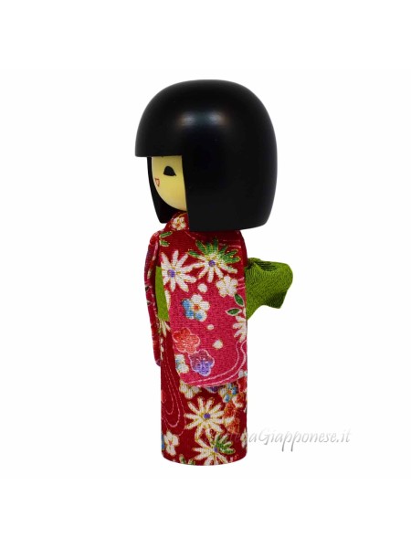 Kokeshi sorriso bambola con furisode rosso